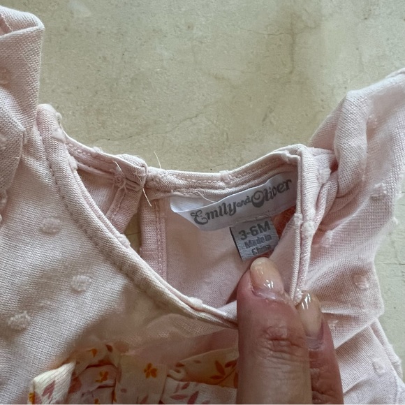 Emily & Oliver Like New Light Pine Onesie with Snaps Sz 3-6 - Picture 2 of 4